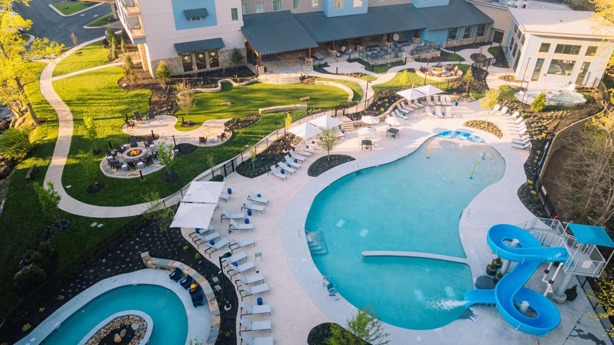 Embassy Suites By Hilton Gatlinburg Resort Extérieur photo