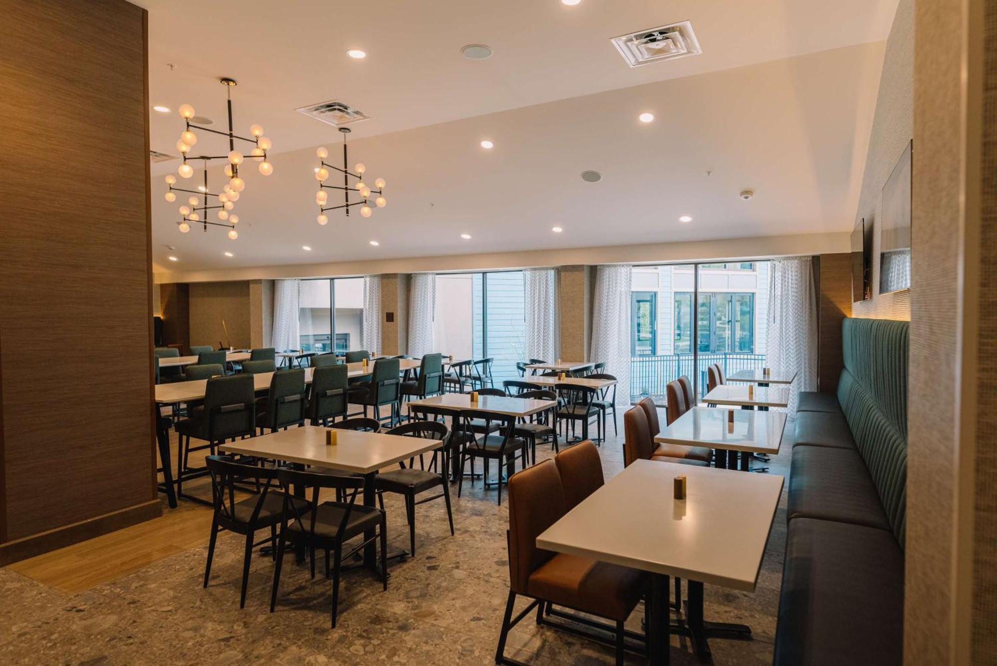 Embassy Suites By Hilton Gatlinburg Resort Extérieur photo