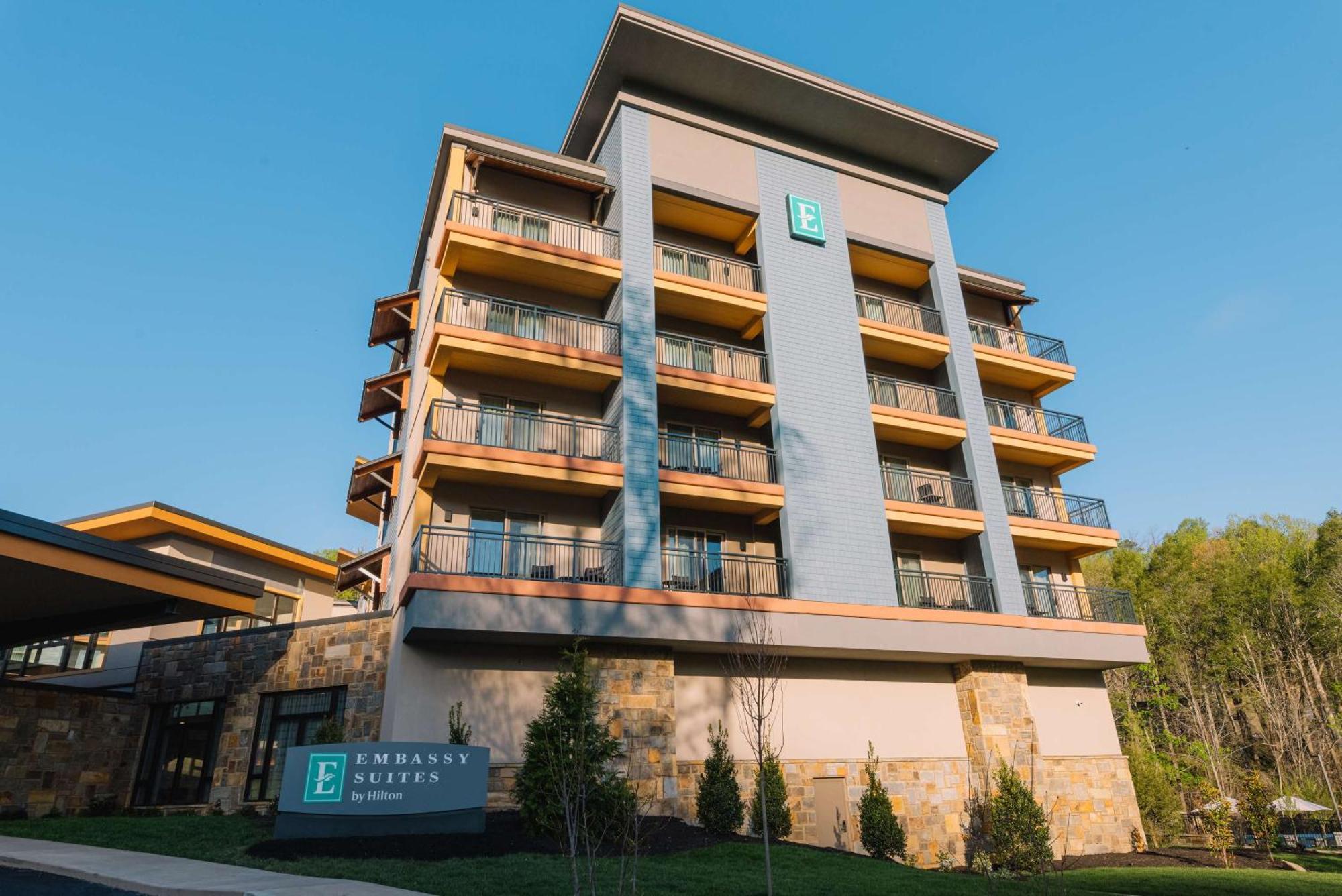 Embassy Suites By Hilton Gatlinburg Resort Extérieur photo